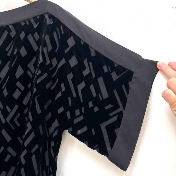 Eileen Fisher Silk Velvet Burnout Slit Sleeve Top Geometric Print Black Small - Picture 6 of 13